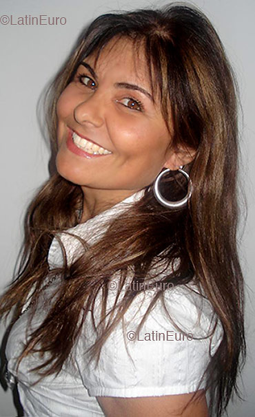 Date this tall Brazil girl Maria from Curitiba B2496