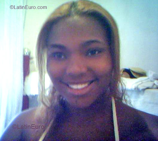 Date this good-looking Brazil girl Domenica from Sao Paulo B2515