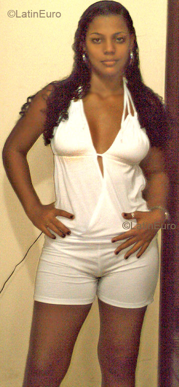 Date this nice looking Brazil girl Caroline from SALVADOR B2558