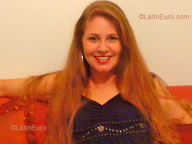 Date this athletic Brazil girl Raquel from SAO JOAO EVANGELISTA B2572