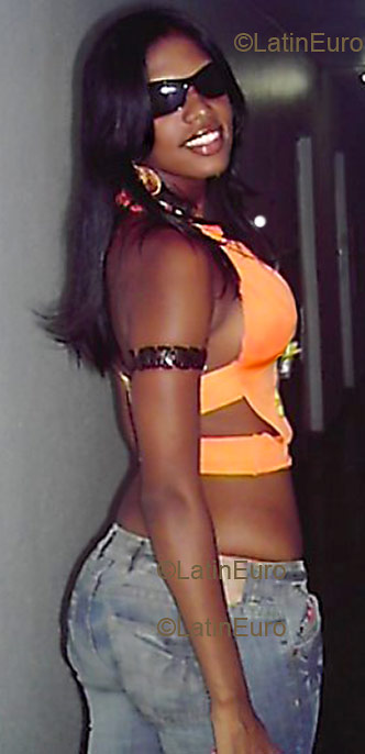 Date this lovely Brazil girl Steffane from NITEROI B2574