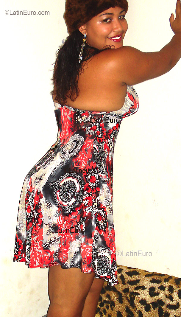 Date this foxy Brazil girl Thalita from MANTENA B2624