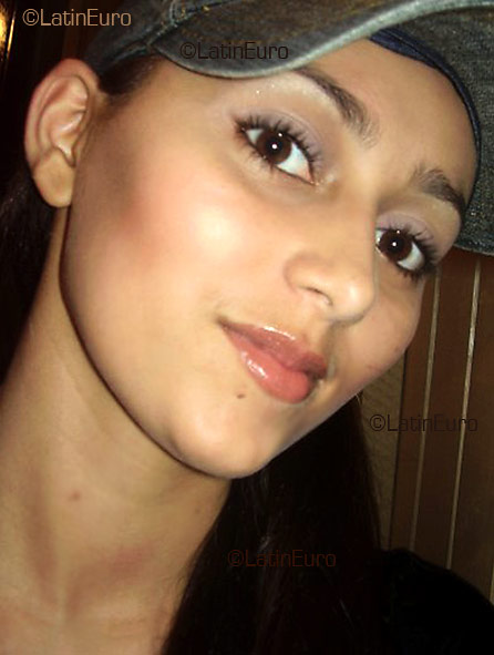 Date this nice looking Brazil girl Hadala from VERA B2637