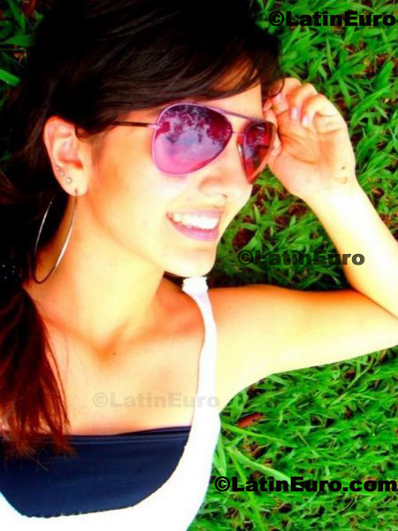 Date this attractive Brazil girl Camila from Campina Grande B264