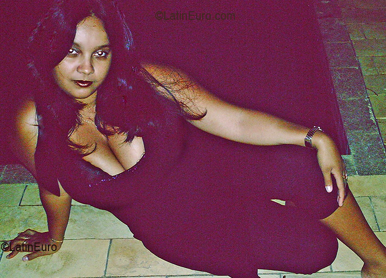 Date this foxy Brazil girl Vania from GOVERNADOR VALADARES B2696