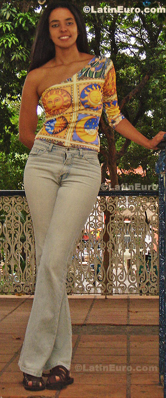 Date this charming Brazil girl Tatiana from Sao Paulo B270