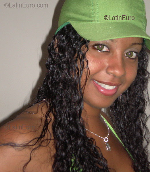 Date this attractive Brazil girl Veronica from SALVADOR B2718