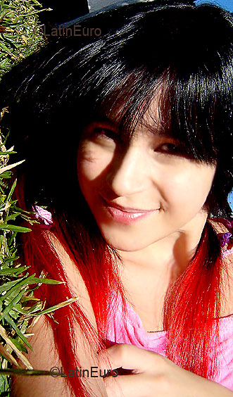 Date this cute Brazil girl Flavia from CURITIBA B2787