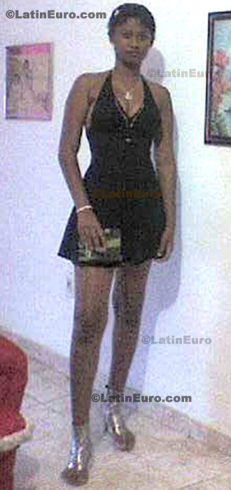 Date this charming Brazil girl Thais from Rio de Janeiro B287