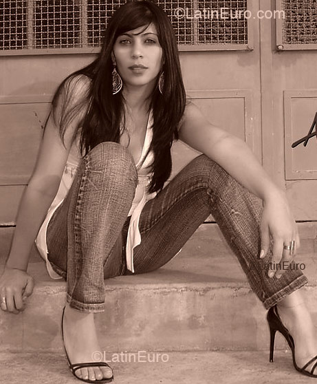 Date this attractive Brazil girl Ana from SAO JOSE DOS CAMPOS B2909