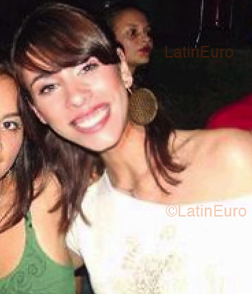 Date this lovely Brazil girl Tais from CURITIBA B2910