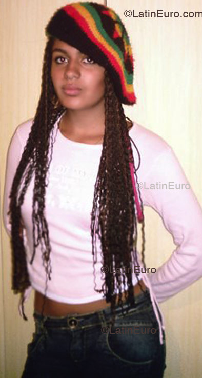 Date this athletic Brazil girl Bruna from CURITIBA B3017