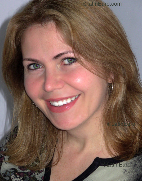 Date this beautiful Brazil girl Rosinei from FLORIANOPOLIS B3021