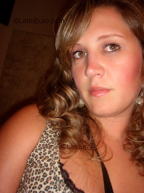 Date this gorgeous Brazil girl Driele from INDAIATUBA B3070