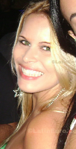 Date this delightful Brazil girl Naiara from Divinopolis B31