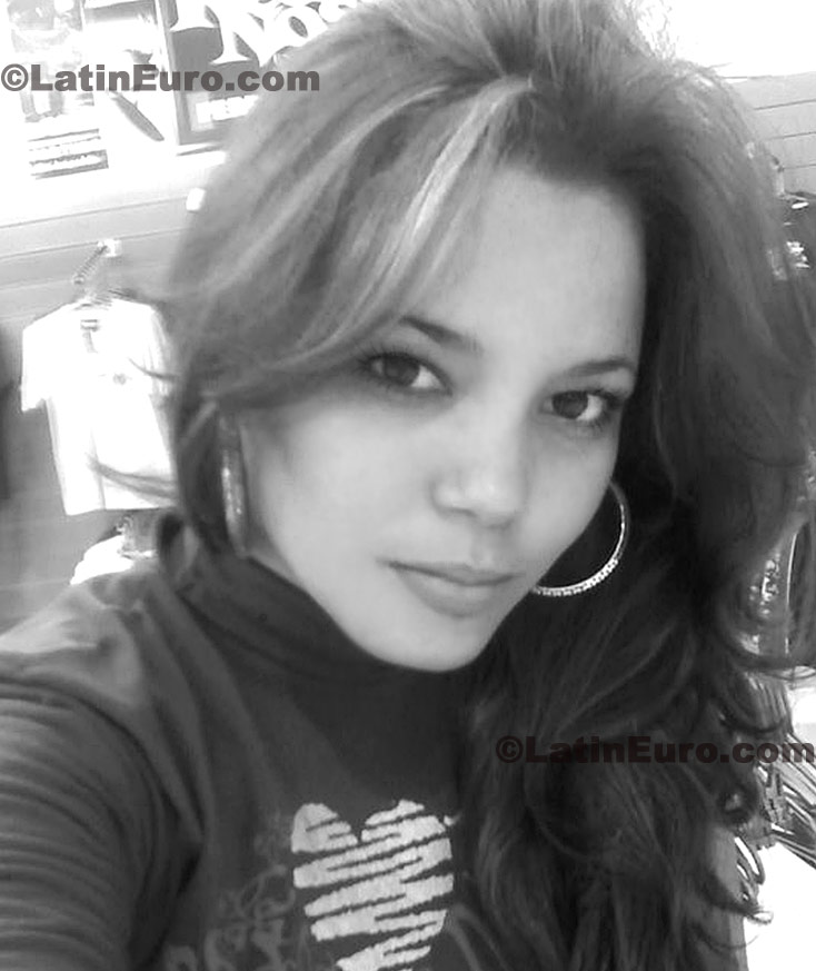 Date this georgeous Brazil girl Dieine from Itu B317