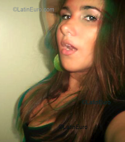 Date this voluptuous Brazil girl Rafaella from RIO DE JANEIRO B3198
