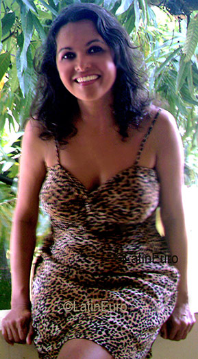 Date this attractive Brazil girl Maria from RECIFE B3206