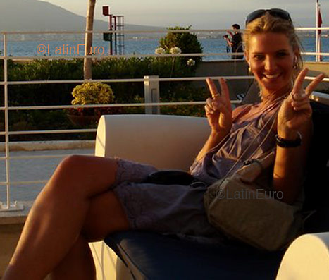 Date this passionate Brazil girl Amanda from BLUMENAU B3231