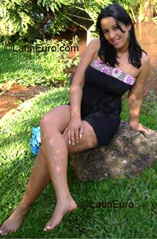 Date this good-looking Brazil girl Sara from GOIANIA B3272