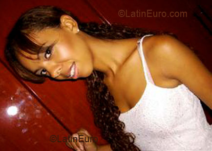 Date this good-looking Brazil girl Giullya-Br from FLORIANOPOLIS B3330