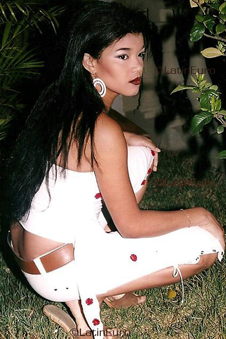 Date this fun Brazil girl Kelma from CURITIBA B3370