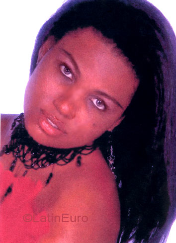 Date this attractive Brazil girl Alexandra from GOVERNADOR VALADARES B3385