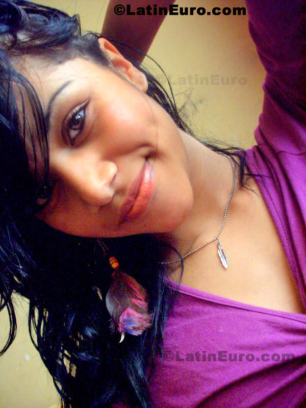 Date this charming Brazil girl Mariana from Ibirite B340