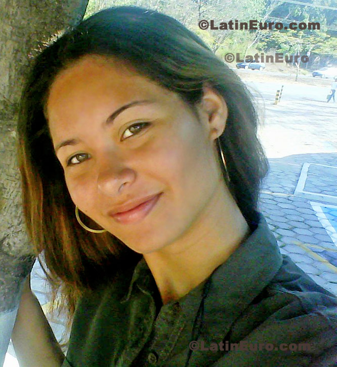 Date this hard body Brazil girl Thyanne from Teresina B363