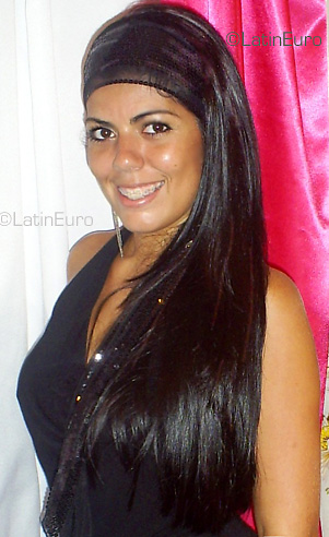 Date this nice looking Brazil girl Alessandra from RIO DE JANEIRO B3651