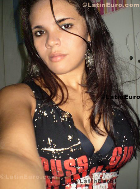 Date this georgeous Brazil girl Cinthia from Fortaleza B371
