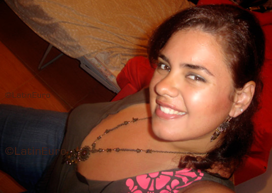 Date this happy Brazil girl Aline from RIO DE JANEIRO B3794