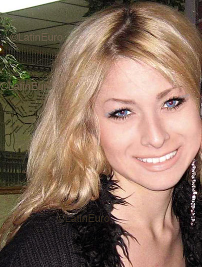 Date this hard body Brazil girl Anna from BELO HORIZONTE B4021