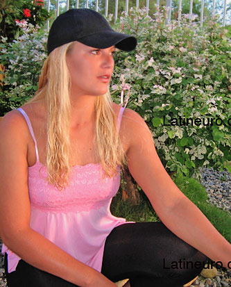 Date this good-looking Brazil girl Cristiane from CAMBORIU B4052