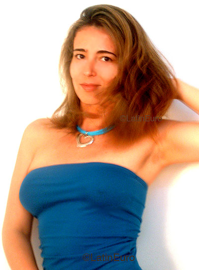 Date this stunning Brazil girl Claudia from RIO DE JANEIRO B4055