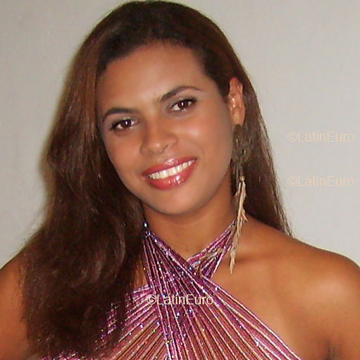 Date this happy Brazil girl Nildes from SALVADOR B4091