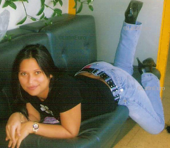 Date this voluptuous Brazil girl Ivaneusa from FORTALEZA B4144