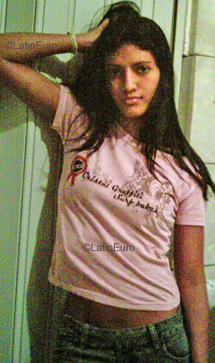 Date this nice looking Brazil girl Joyce from SAO JOAO DE MERITI B4275