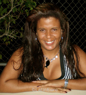 Date this good-looking Brazil girl Roberta from RIO DE JANEIRO B4317