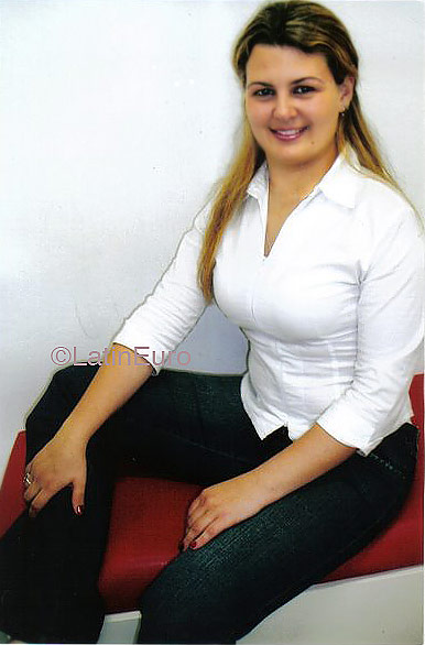 Date this nice looking Brazil girl Franciele from  B4371