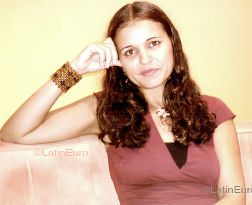 Date this cute Brazil girl Daniella from CAROLINA B4394