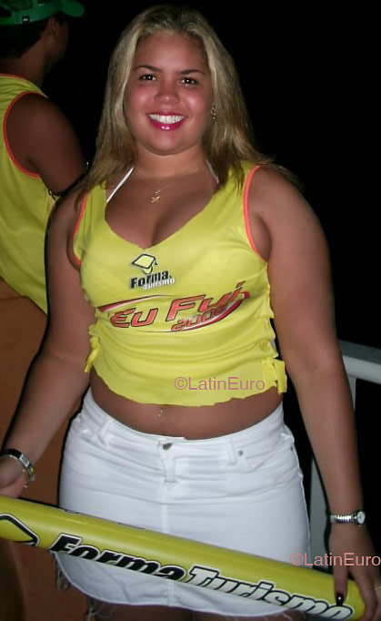 Date this voluptuous Brazil girl Lorena from RIO DE JANEIRO B4409