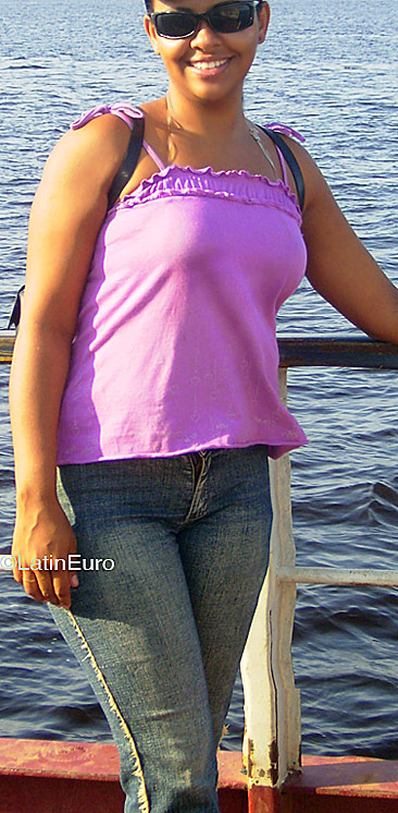 Date this nice looking Brazil girl Adelina from MANAUS B4421