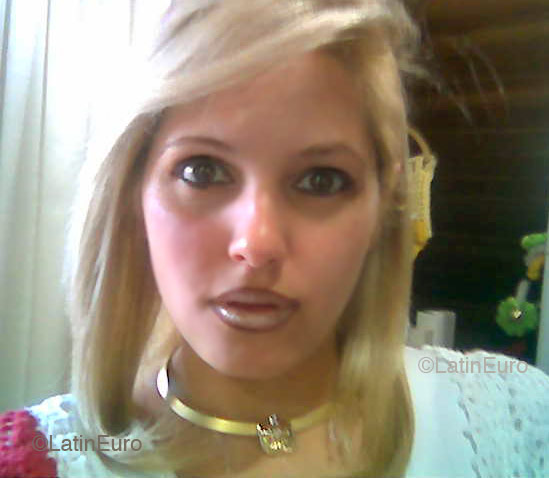 Date this pretty Brazil girl Karen from CURITIBA B4459