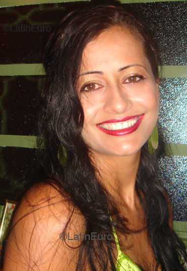 Date this beautiful Brazil girl Rosemeire from ANAPOLIS B4509