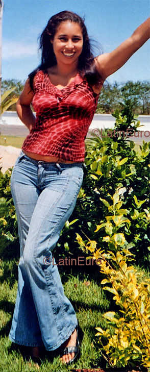 Date this sensual Brazil girl Cida from ANAPOLIS B4557