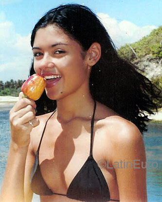 Date this attractive Brazil girl Fabiola from CAUCAIA B4592
