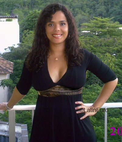Date this nice looking Brazil girl Andrea from RIO DE JANEIRO B4651