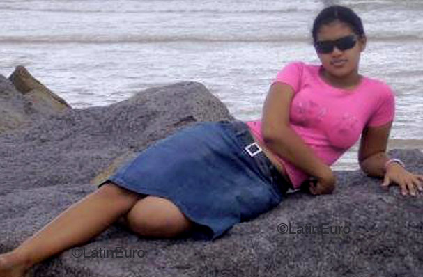 Date this lovely Brazil girl Leticia from JARDIM B4670