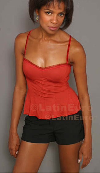 Date this attractive Brazil girl Cristina from Goiania B476